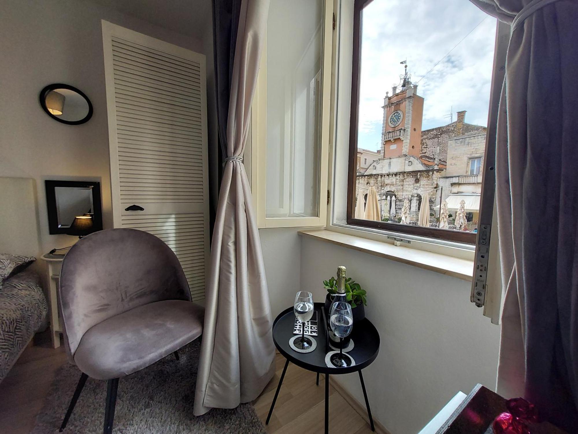 Agora Apartment *